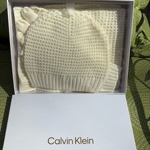 Calvin Klein NWT Ivory Waffle Knit Hat, Scarf & Touch Gloves 3 Piece Gift Set
